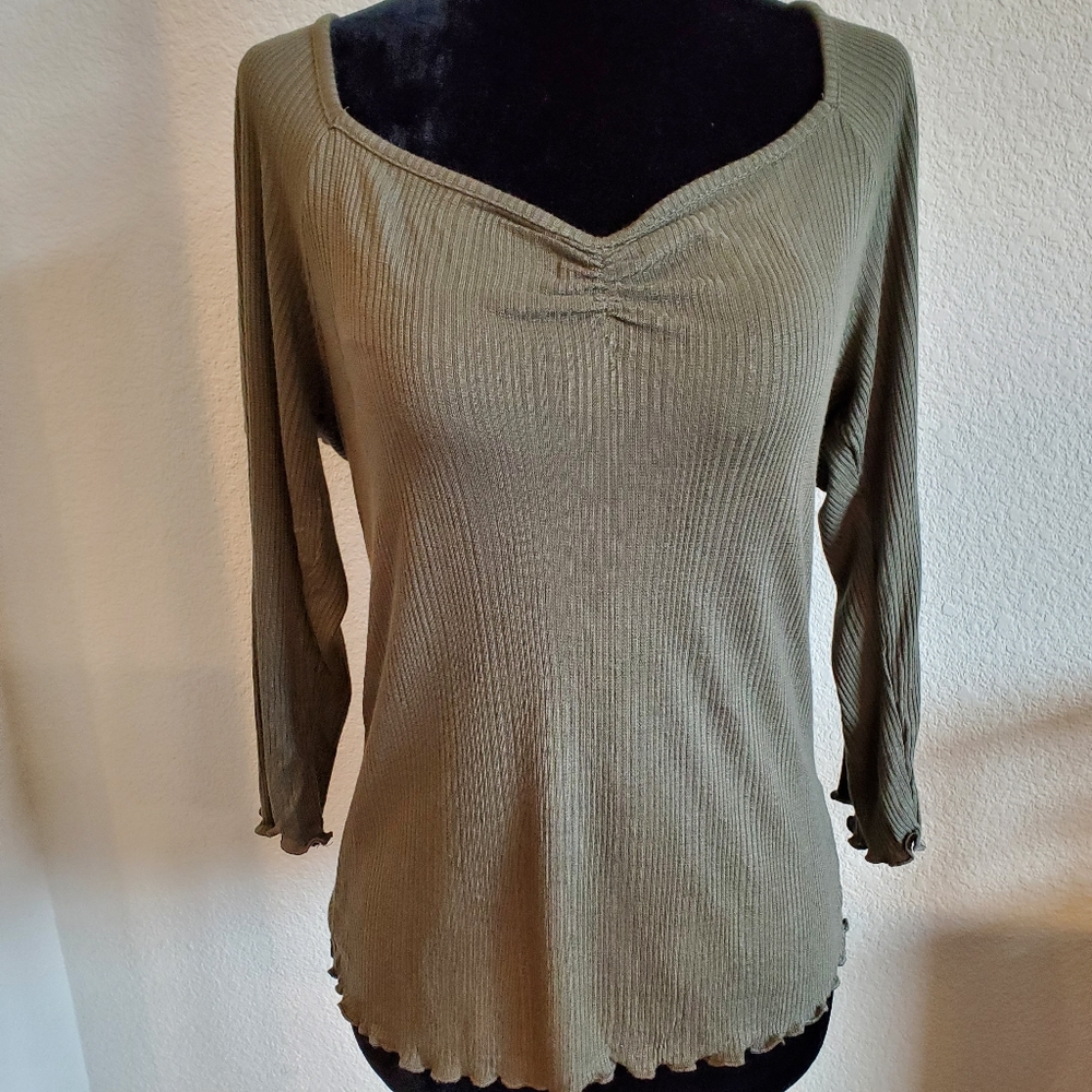 ♡♡♡♡♡  NWT Planet Gold top